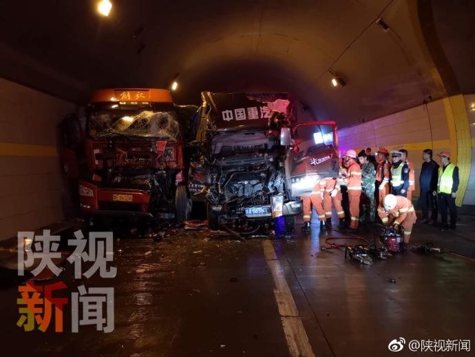 西汉高速汉中段多车追尾现场惨烈 3名伤者被送医