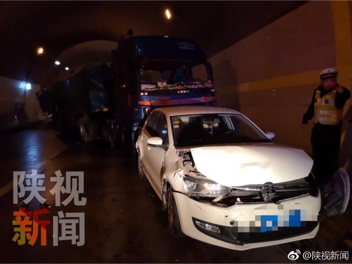 西汉高速汉中段多车追尾现场惨烈 3名伤者被送医