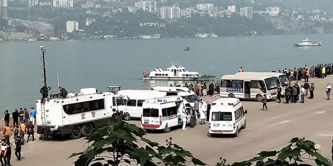 公交坠江事故新进展:7分钟内8人刷卡上车 3张老人卡