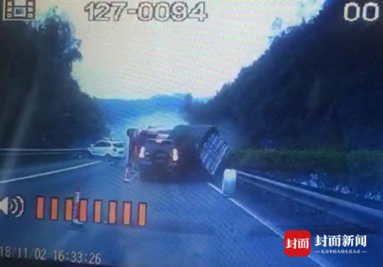 雅西高速“11.2”车祸瞬间视频曝光！摄像车差3米就被撞上