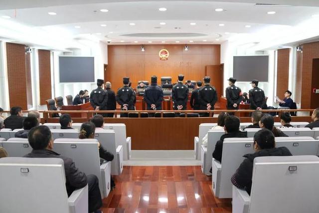 犯案20多起 一“套路贷”恶势力在杭州滨江受审