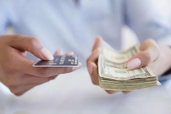信用卡和网贷应该先还哪个？还错了可能吃大亏！