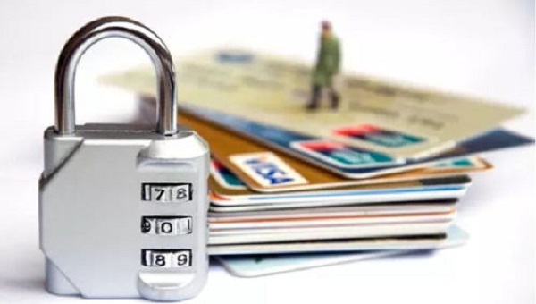 信用卡被盗刷了要怎么办呢？盗刷的金额能追回来吗？